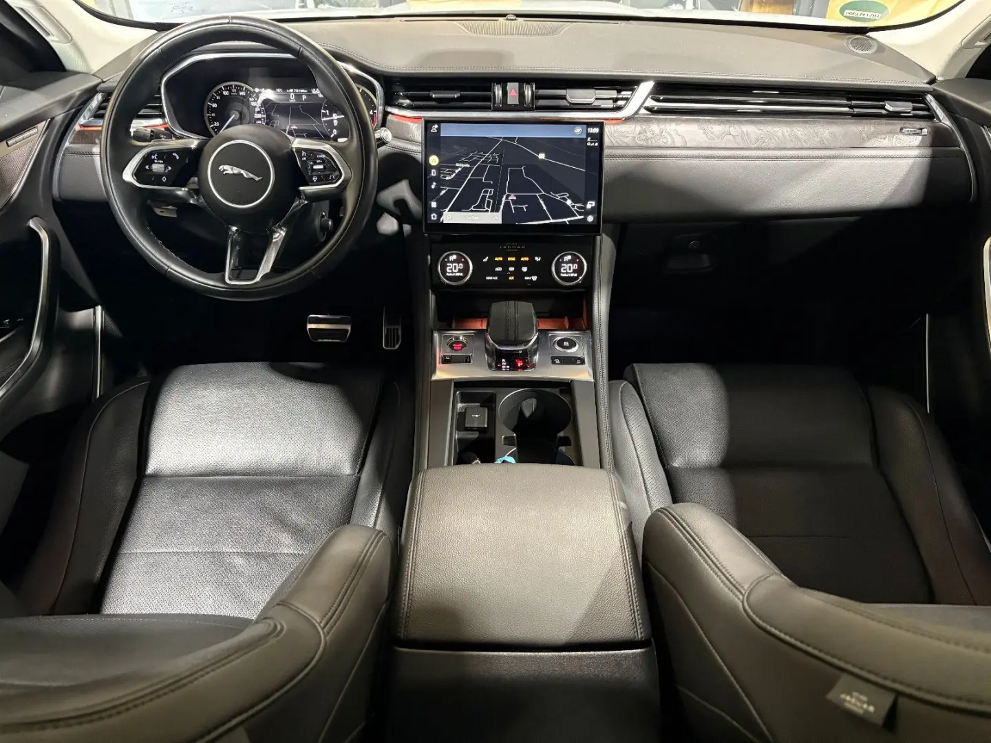 F-PACE SE AWD/D300/MEMORY/MASSAGE/APPLE/NAVI/KAM