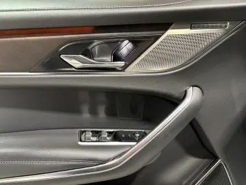 F-PACE SE AWD/D300/MEMORY/MASSAGE/APPLE/NAVI/KAM