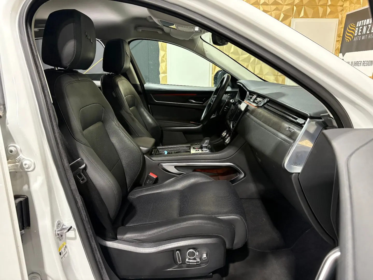 F-PACE SE AWD/D300/MEMORY/MASSAGE/APPLE/NAVI/KAM