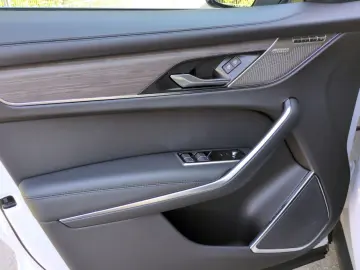 F-Pace P400e S AWD HeadUp/Meridian/Winter Kamera