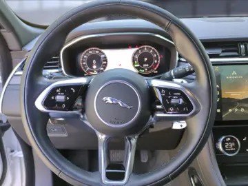 F-Pace P400e S AWD HeadUp/Meridian/Winter Kamera