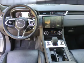 F-Pace P400e S AWD HeadUp/Meridian/Winter Kamera