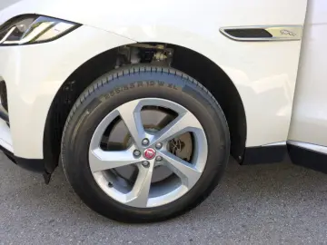 F-Pace P400e S AWD HeadUp/Meridian/Winter Kamera