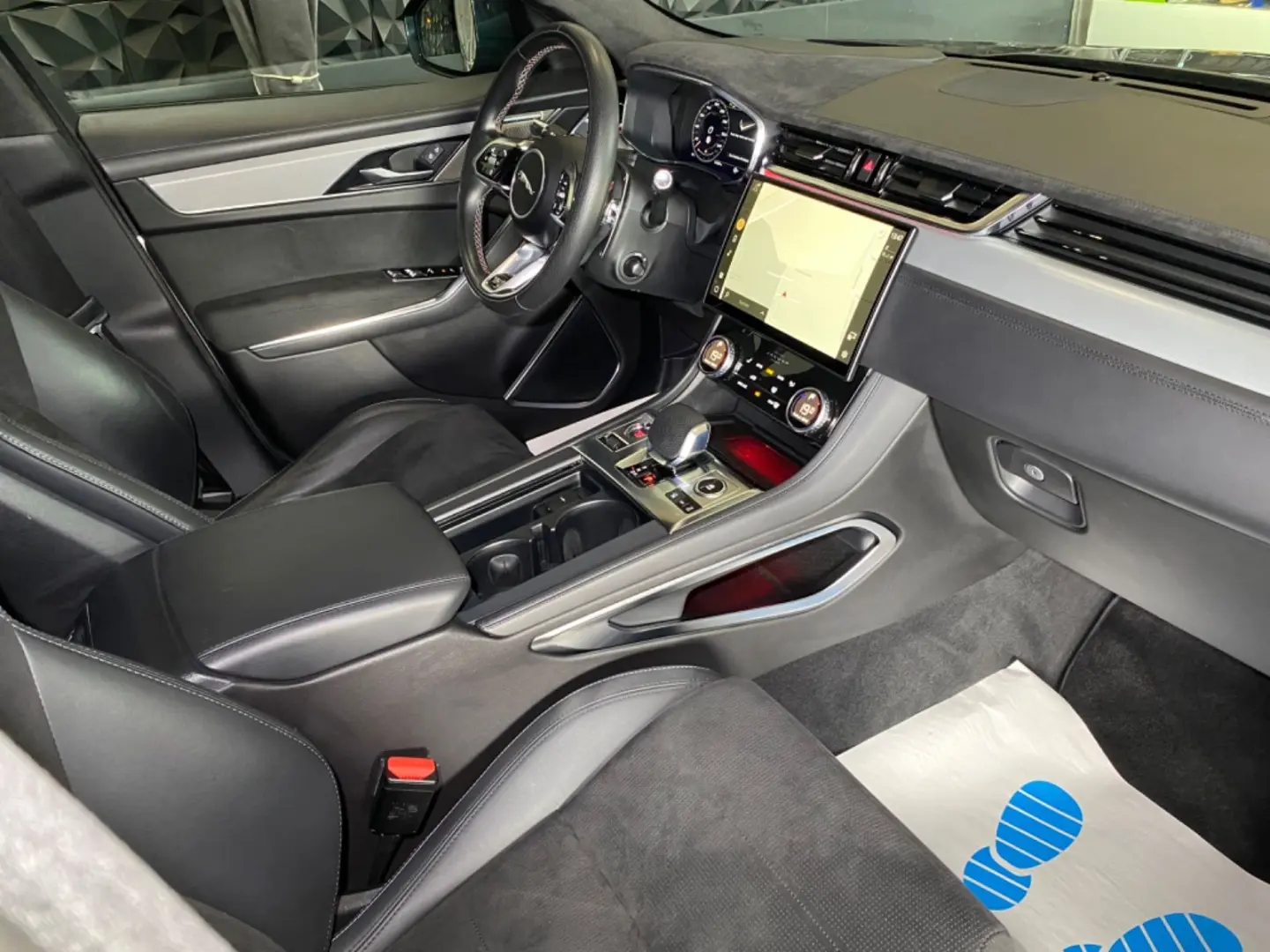 F-Pace 550 SVR AWD, Head Up, ACC, LED, Navi,