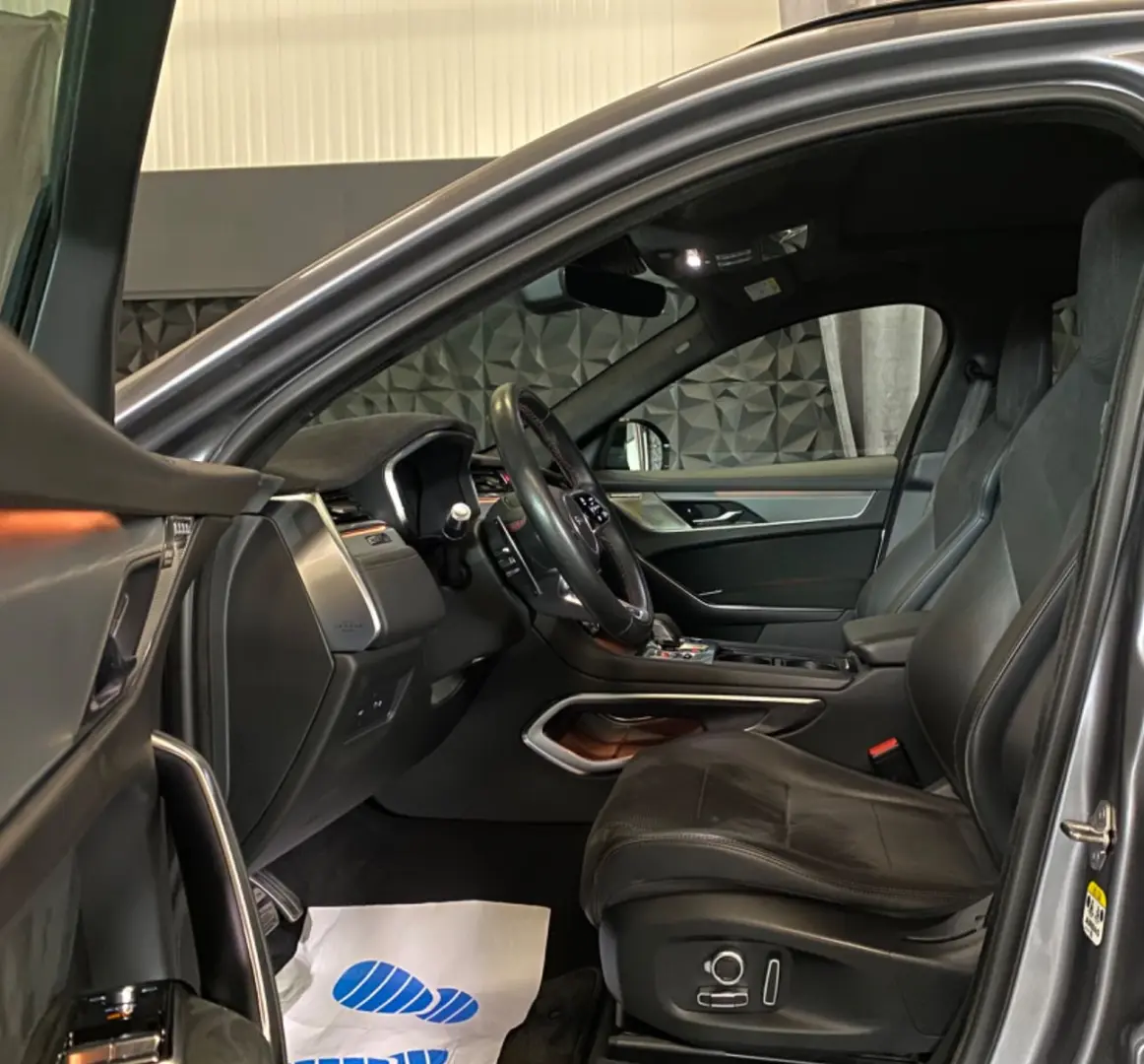 F-Pace P550 SVR V8 AWD,ACC,Digitales Cockpit,AHK