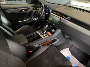 F-Pace P550 SVR V8 AWD,ACC,Digitales Cockpit,AHK