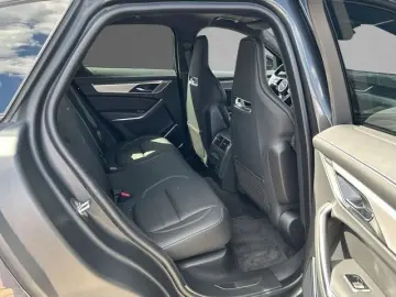 F-PACE P400 Sport 22