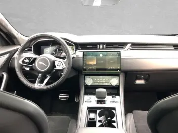 F-Pace SVR AWD, PanoSD,4-ZonenKlima