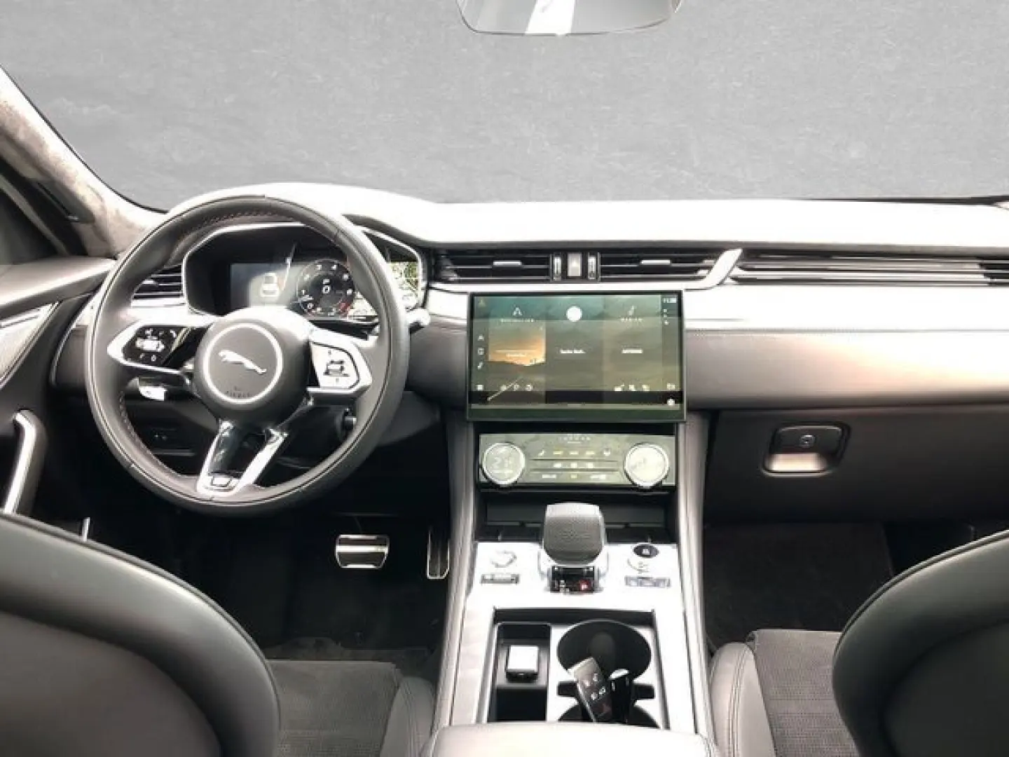 F-Pace SVR AWD, PanoSD,4-ZonenKlima