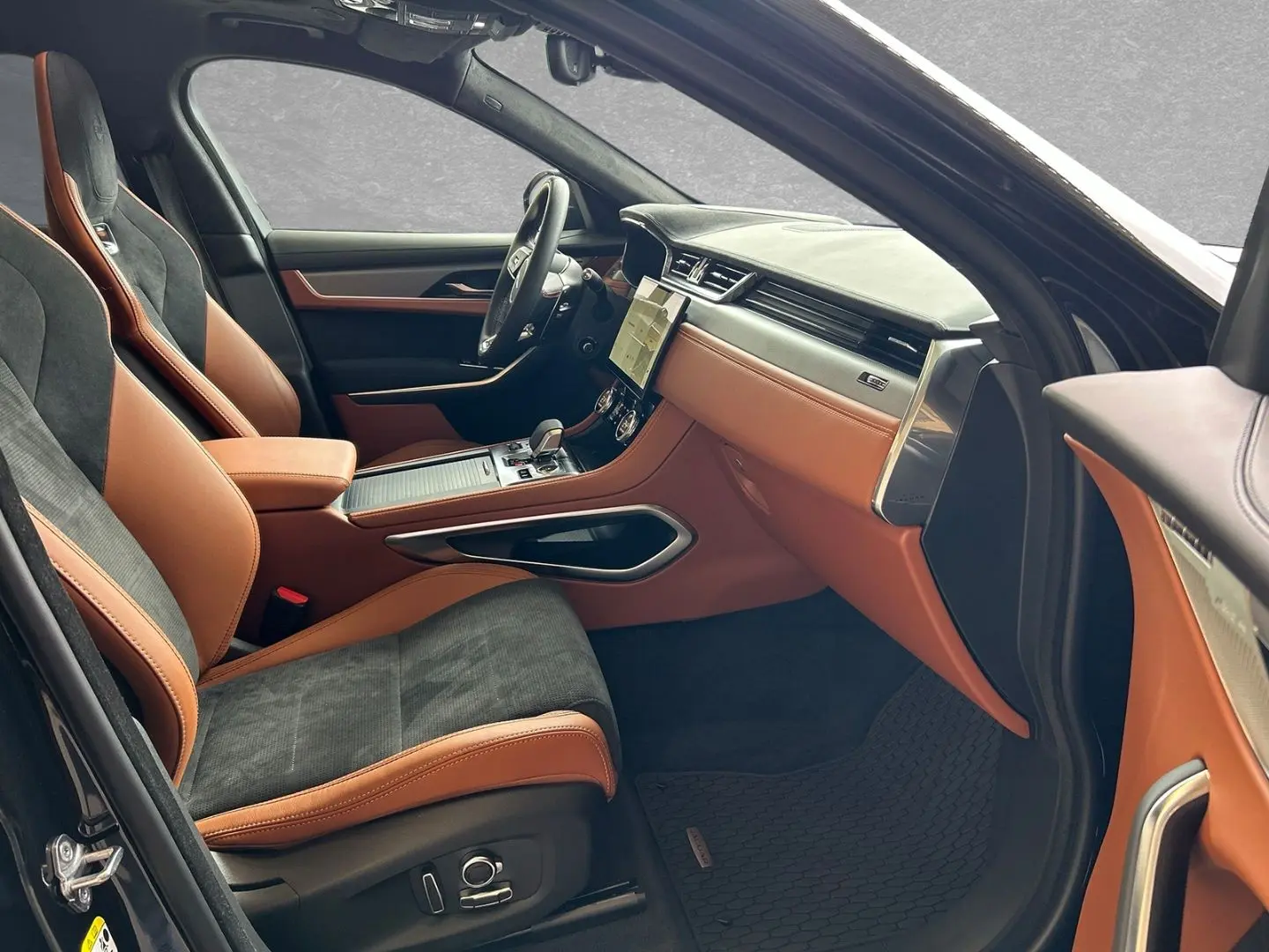 F-Pace SVR AWD P550 HUD Pano ACC Meridian