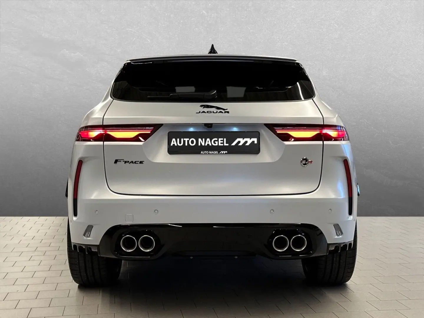 F-Pace P550 AWD SVR **MATT SILBER** 22