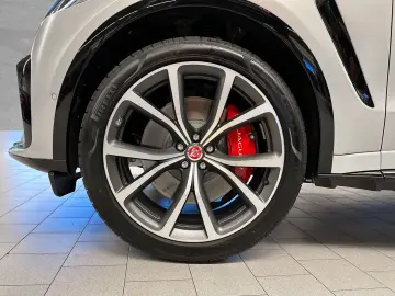 F-Pace P550 AWD SVR **MATT SILBER** 22
