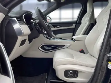 F-Pace P550 AWD SVR