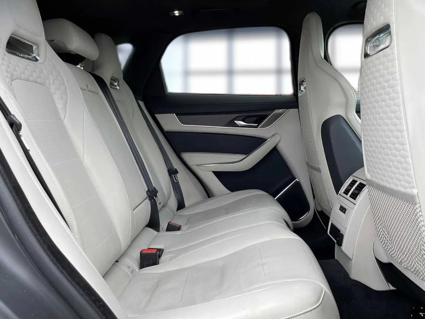F-Pace P550 AWD SVR