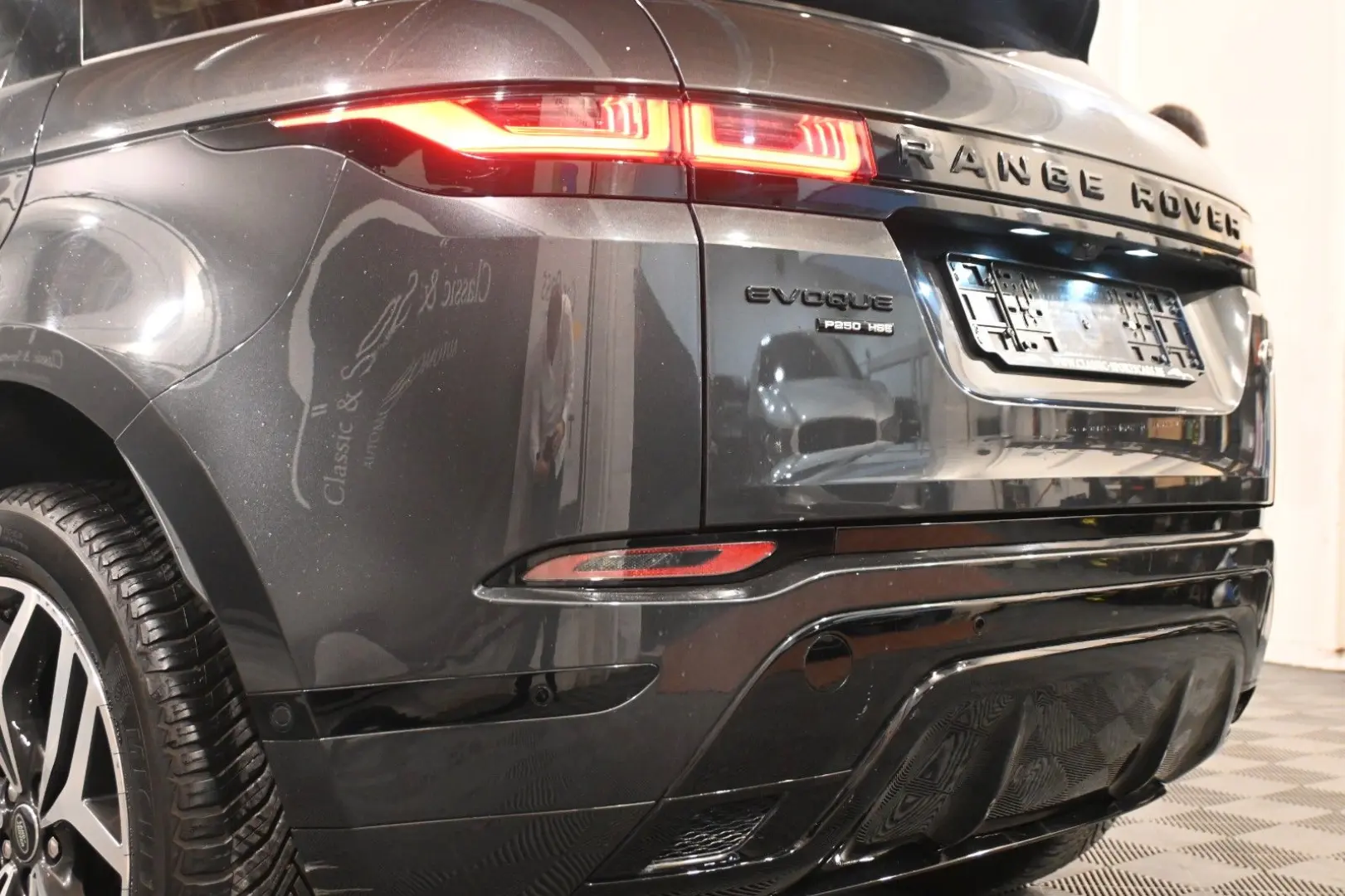 Range Rover Evoque R-Dynamic HSE P250 / FULL