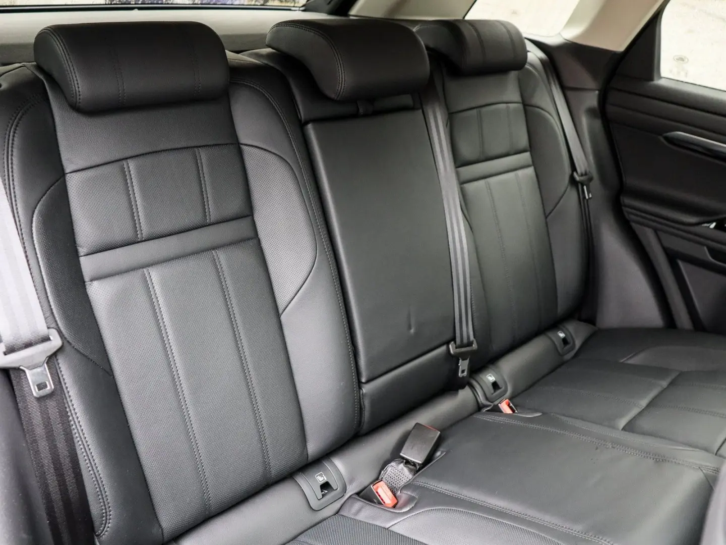 Range Rover Evoque P300e S Hybrid