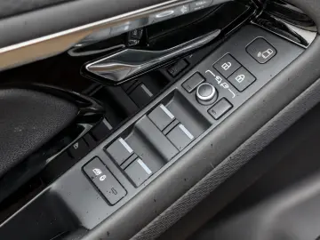 Range Rover Evoque P300e S Hybrid