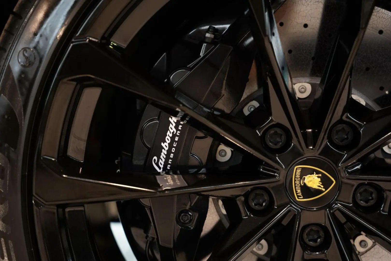 Urus S *1.HD *23Zoll *Pano *Keramik *B&O *Carbon