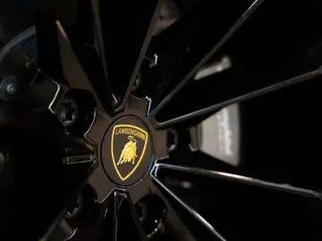 Urus S *1.HD *23Zoll *Pano *Keramik *B&O *Carbon