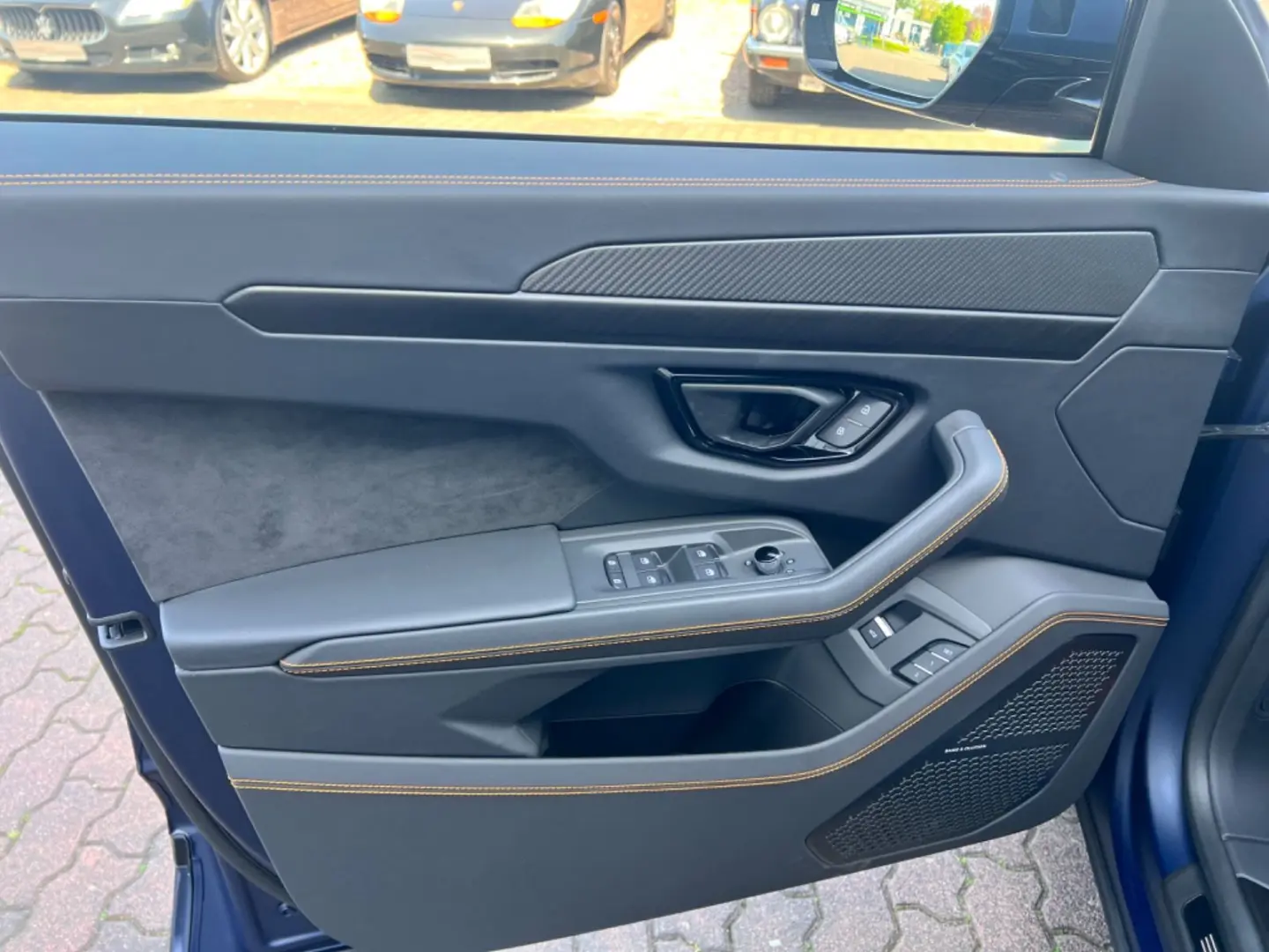Urus S BIG CARBON/BI-COLOR ORANGE/MAGNO/Prod2024