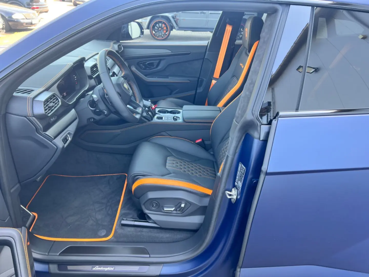 Urus S BIG CARBON/BI-COLOR ORANGE/MAGNO/Prod2024