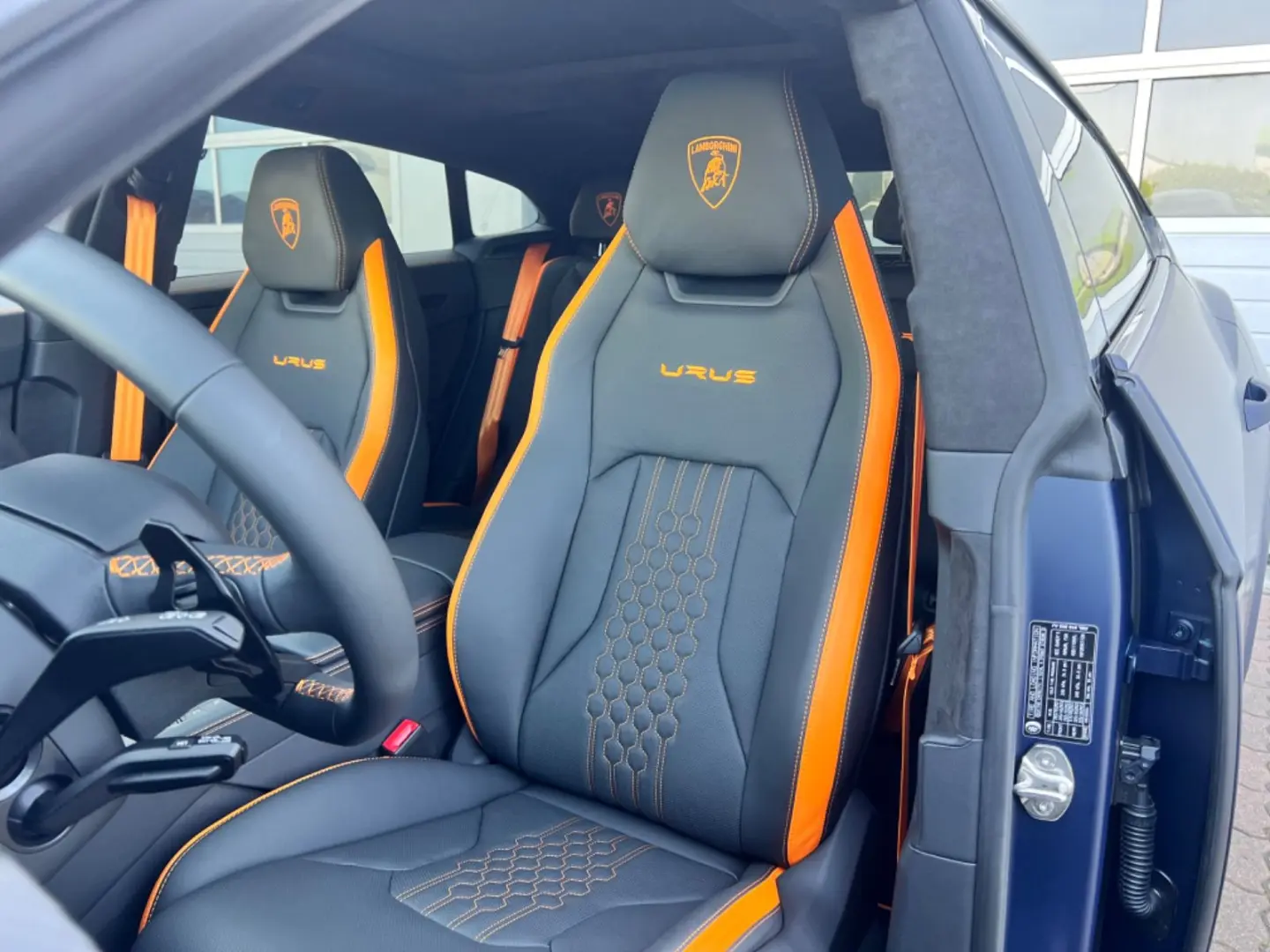 Urus S BIG CARBON/BI-COLOR ORANGE/MAGNO/Prod2024