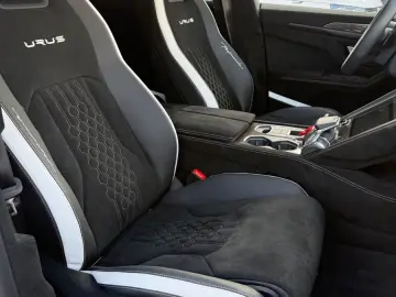Urus Performante Carbon ballon white
