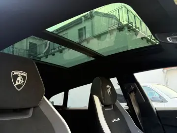 Urus Performante Carbon ballon white