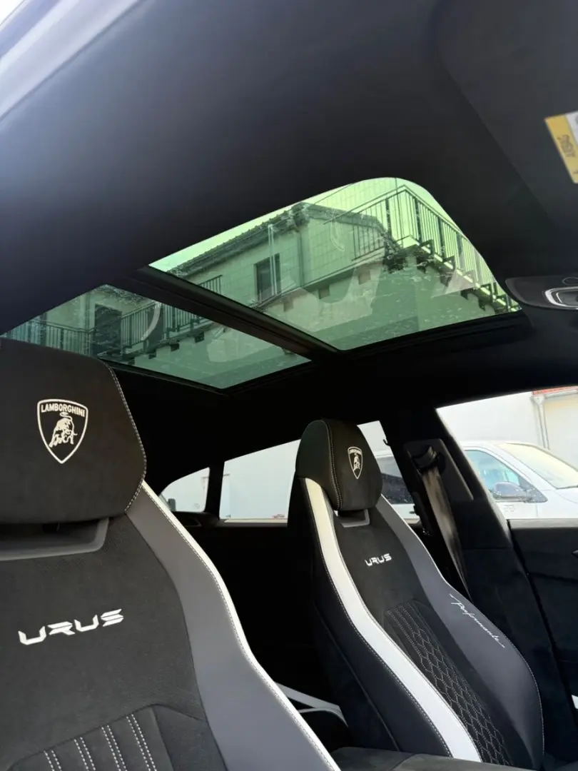 Urus Performante Carbon ballon white