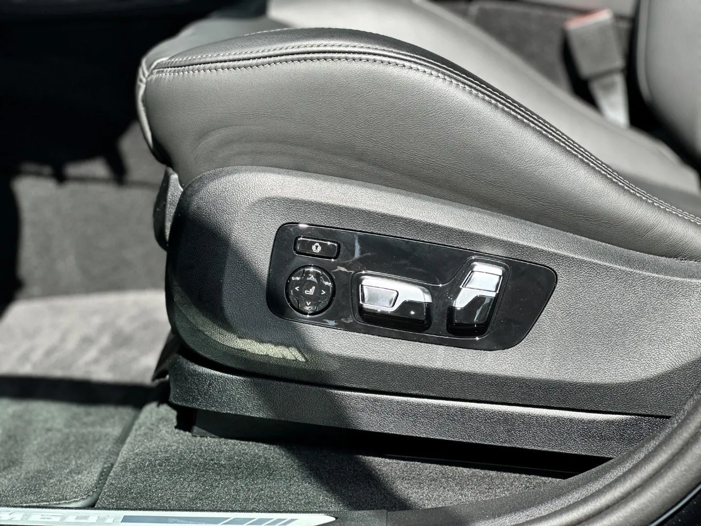 X6 M60i xDrive Sportpaket Gestiksteuerung DAB