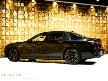 M760e xDrive +SKY LOUNGE+M SPORT BRAKE SYSTEM+