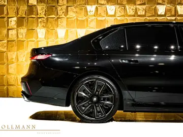 M760e xDrive +SKY LOUNGE+M SPORT BRAKE SYSTEM+