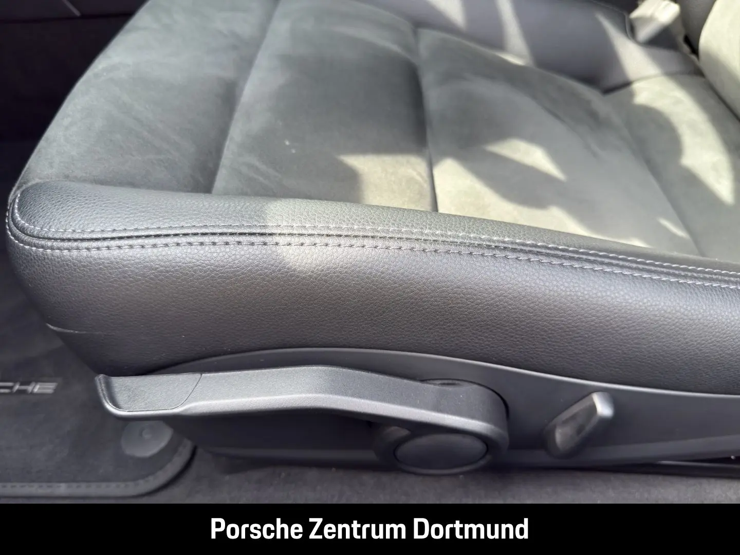 Cayman 718 Rückfahrkamera 20-Zoll Sportsitze LED