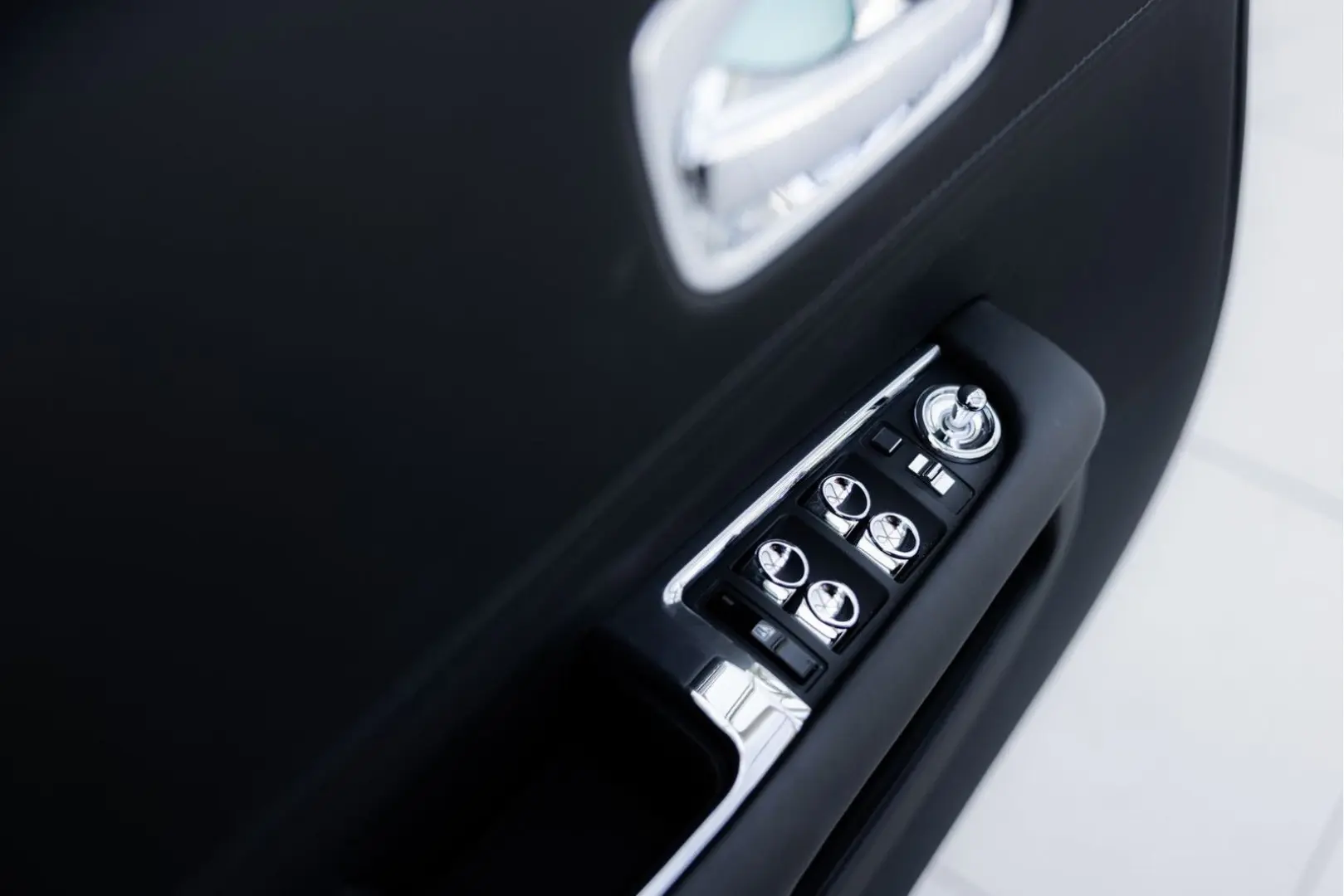 Rolls-Royce Wraith 6.6 V12 | Black Badge | Starlight |
