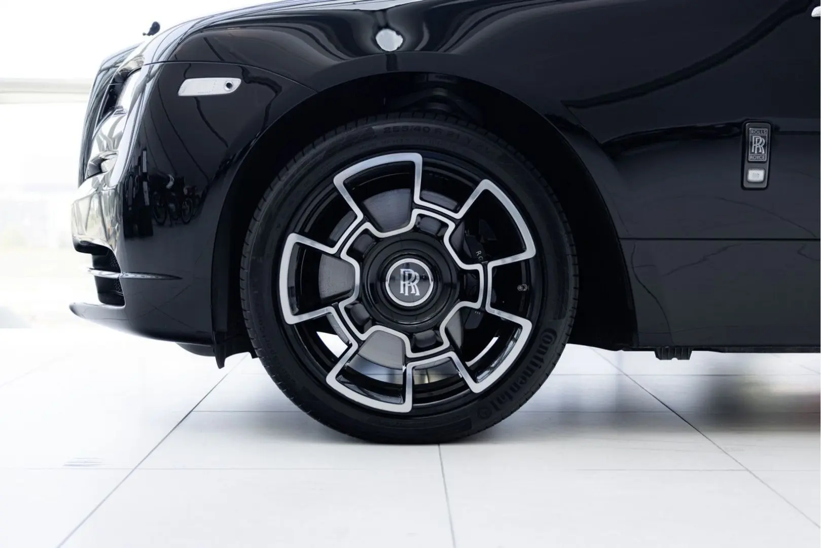 Rolls-Royce Wraith 6.6 V12 | Black Badge | Starlight |
