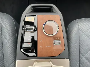 BMW  iX xDr.40 M-Sport  Laser HK SkyLoun 22