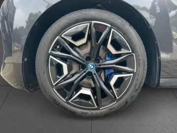 BMW  iX xDr.40 M-Sport  Laser HK SkyLoun 22