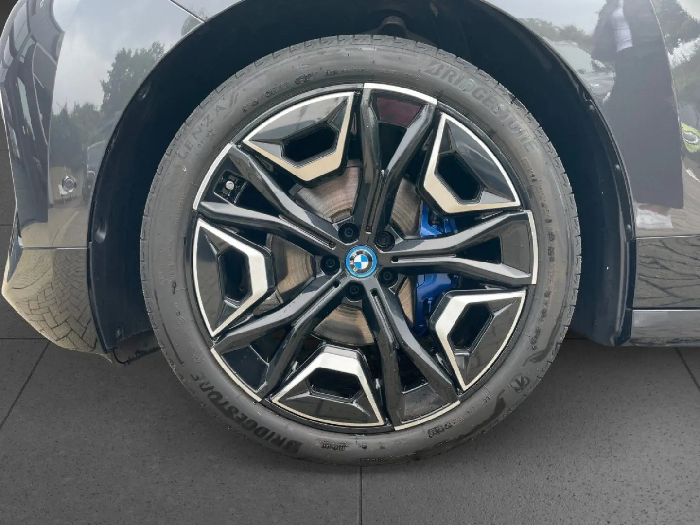BMW  iX xDr.40 M-Sport  Laser HK SkyLoun 22