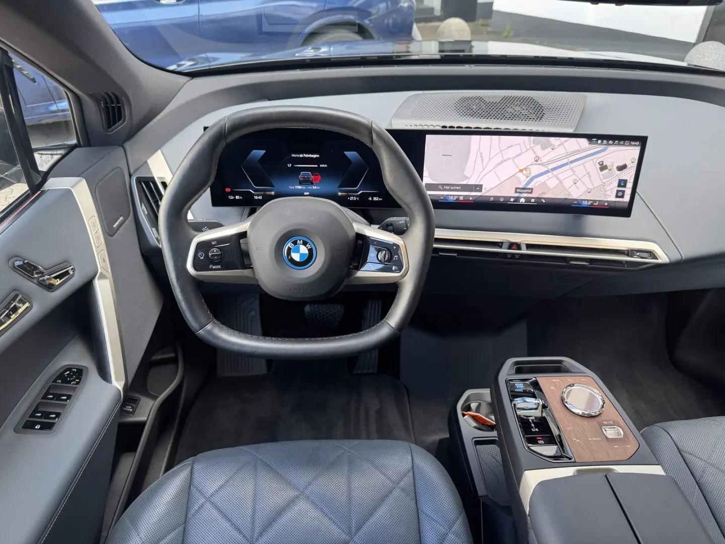 BMW iX xDrive40 M Sport Laser  Prof SkyPano H/K