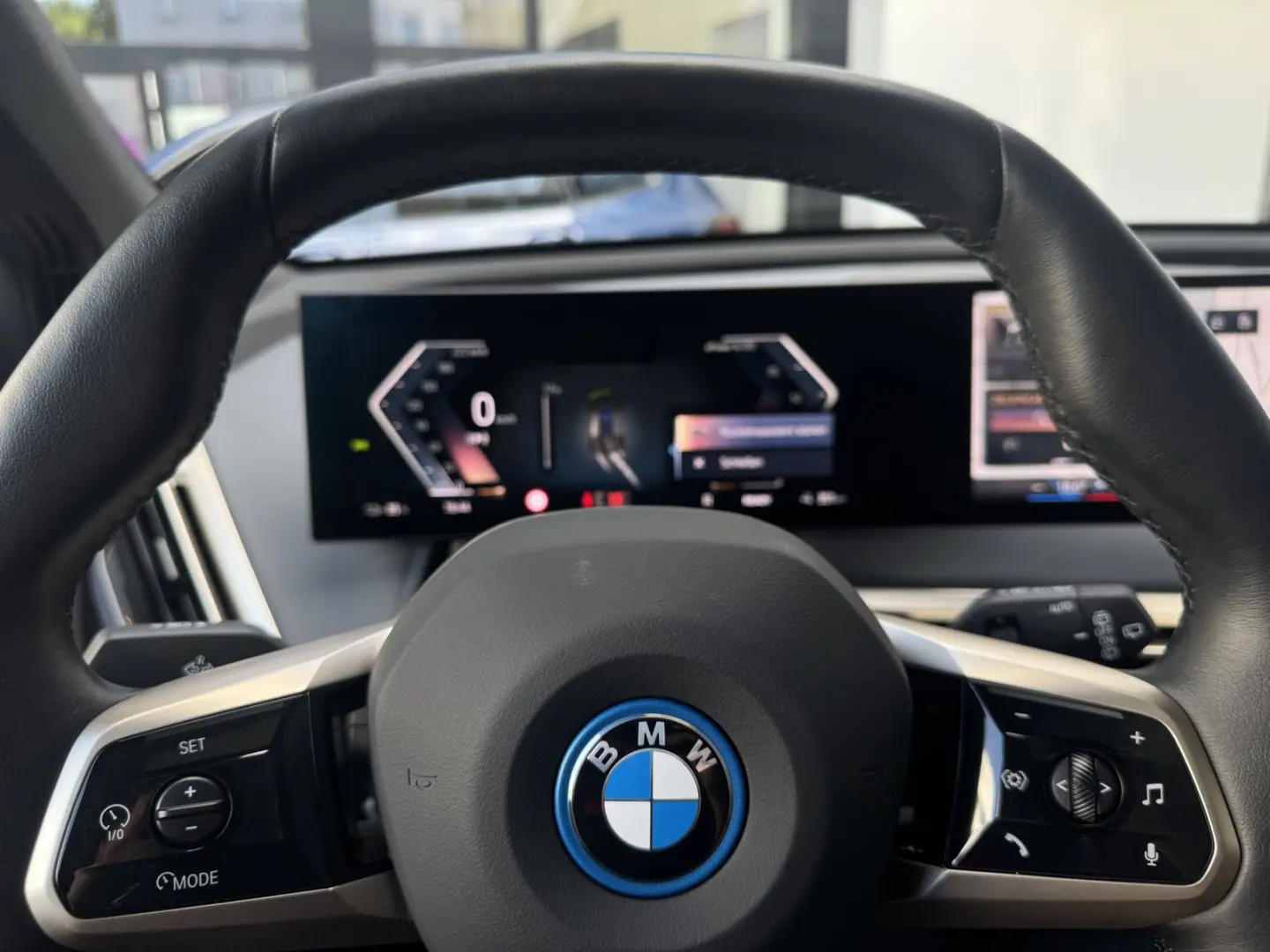 BMW iX xDrive40 M Sport Laser  Prof SkyPano H/K
