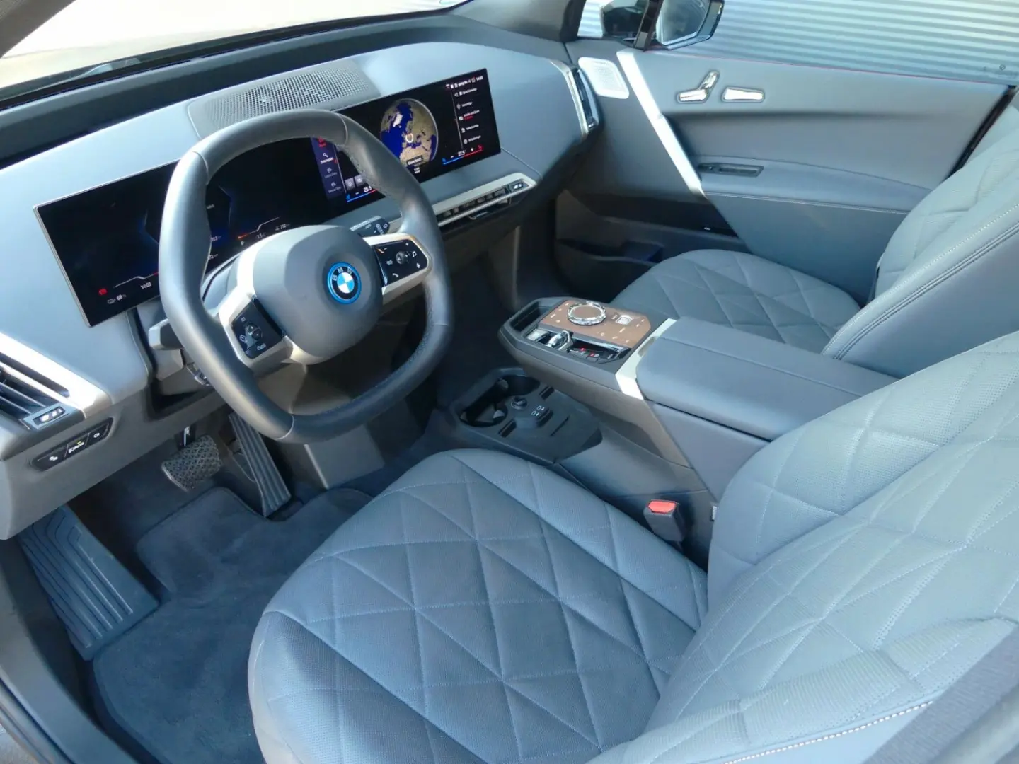 BMW iX M60*B&W*Soft*AHK*Clear*2-Achs*Integral*Pano*