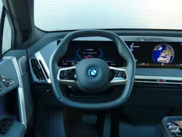 BMW iX M60*B&W*Soft*AHK*Clear*2-Achs*Integral*Pano*