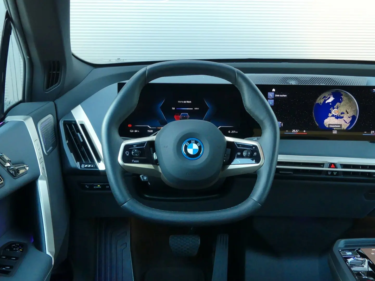 BMW iX M60*B&W*Soft*AHK*Clear*2-Achs*Integral*Pano*