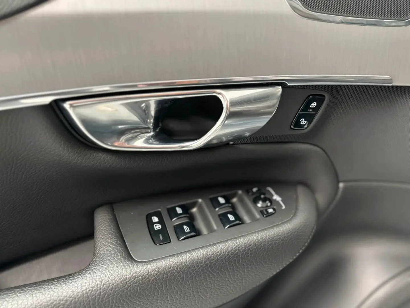 Momentum Pro AWD 360* AHK* 1.HAND *HUD