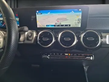 GLB 200 AMG+MBUX+LED+SHZ+KAMERA+AHK+7-SITZER!!!