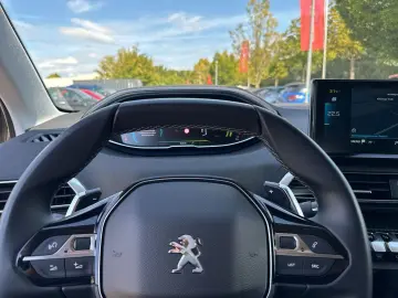 3008 Allure Plug-In Hybrid 225 e-EAT8 Navi SHZ