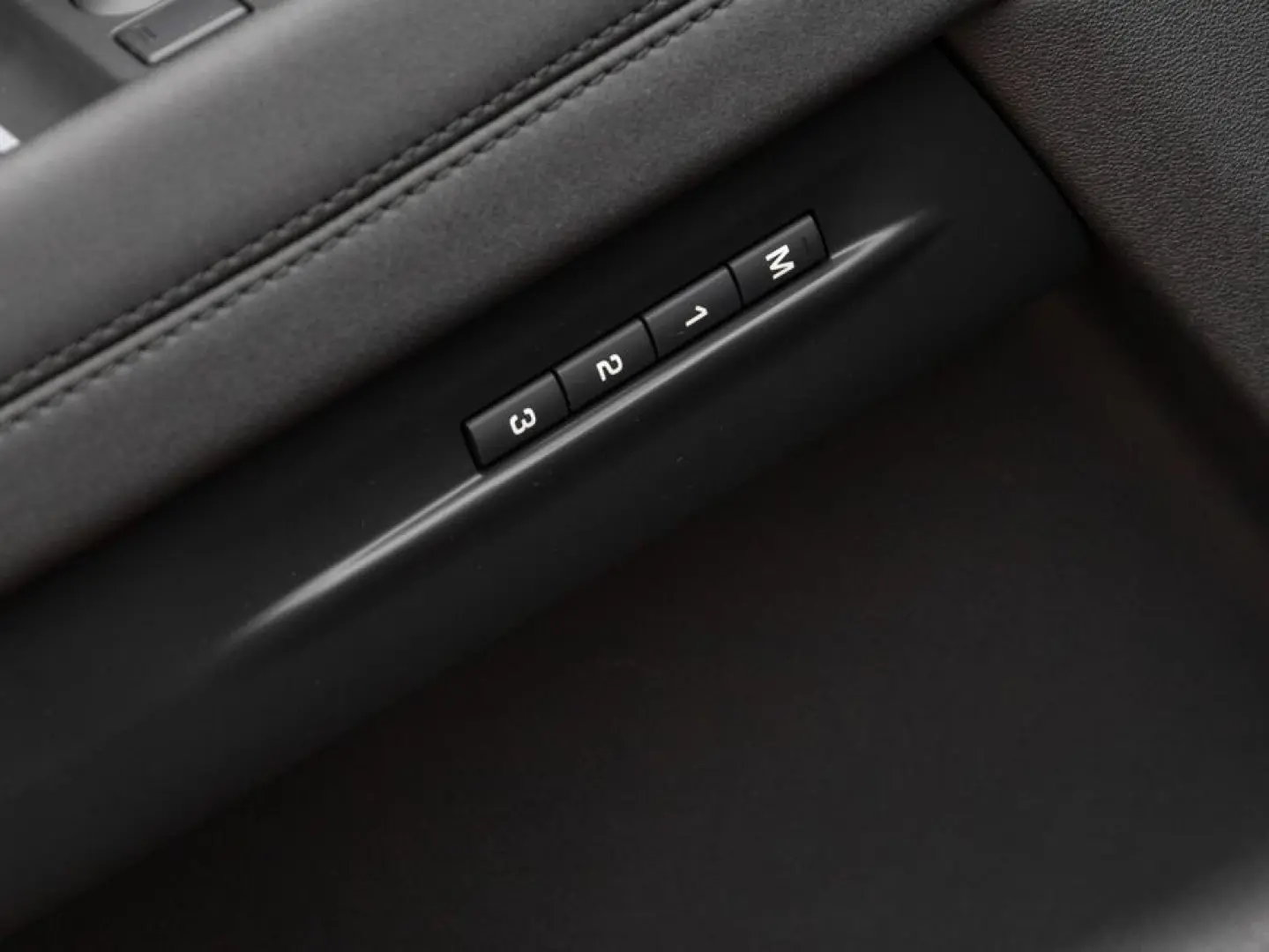 Range Rover Evoque P200 R-Dynamic SE