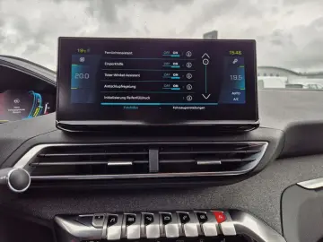 3008 Allure Pack PHEV 225 SHZ ACC Allwetter
