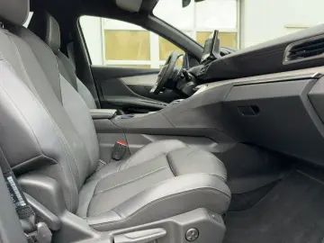 3008 AT8 Hybrid 225 GT FullLED/Navi/PDC/180°Kam