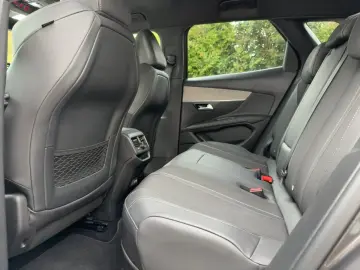 3008 AT8 Hybrid 225 GT FullLED/Navi/PDC/180°Kam